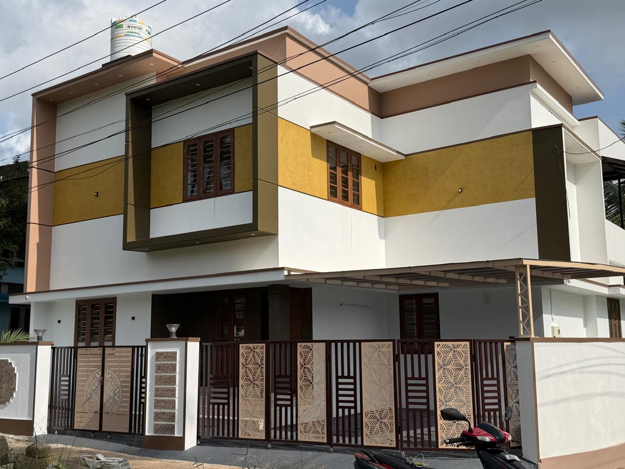Aluva 3 BHK House — 3.2 km to Muttom Metro — photo 1 of 9